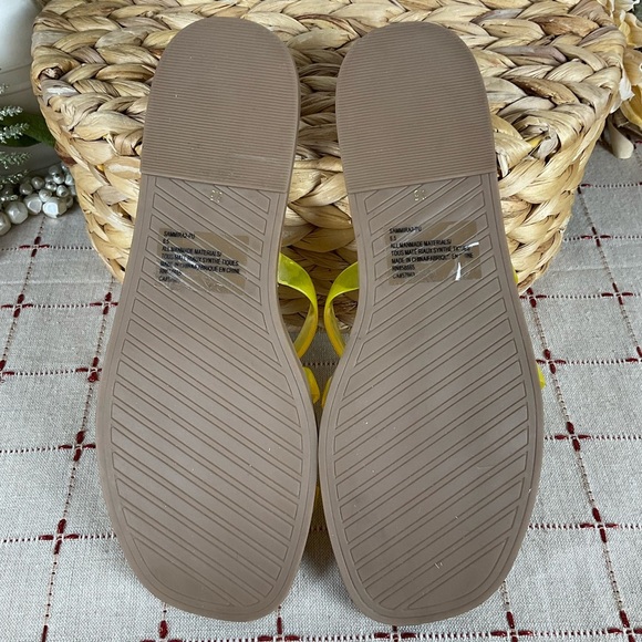 Abound “Sammira 2” Yellow Jelly Strap Sandals Cushioned Footbed Womens 6.5 NWOB - Picture 6 of 7